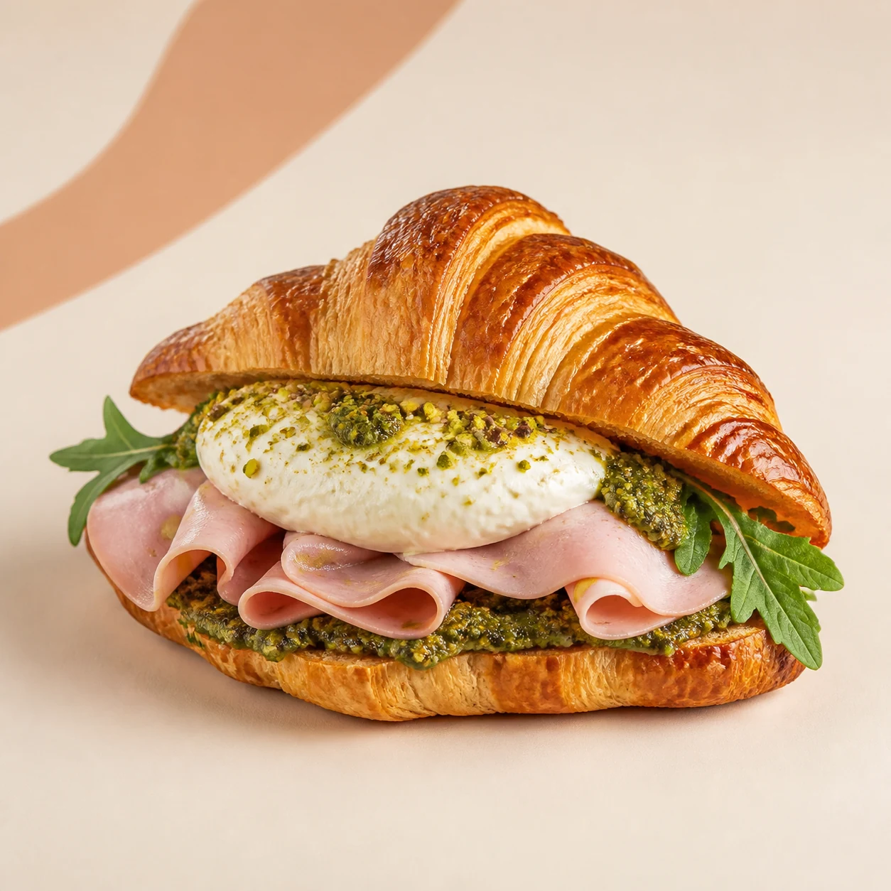 Mortadella, Burrata ve Antep Fıstıklı Pestolu Kruvasan