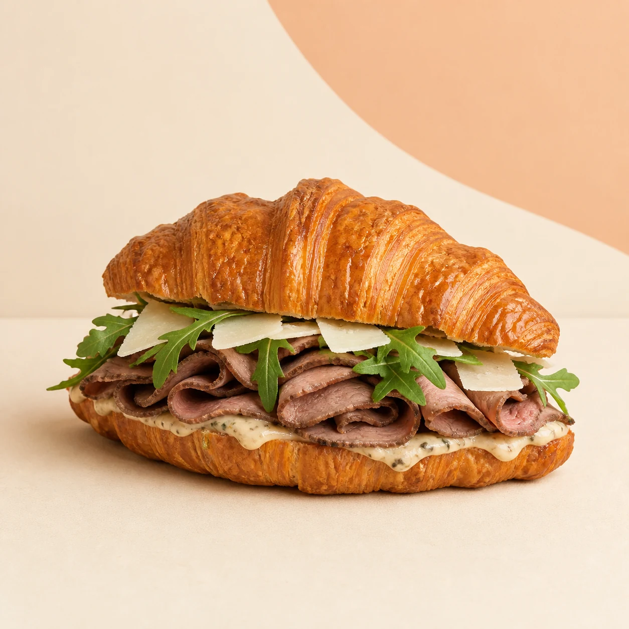 Roast Beef, Trüflü Mayonez ve Parmesanlı Kruvasan